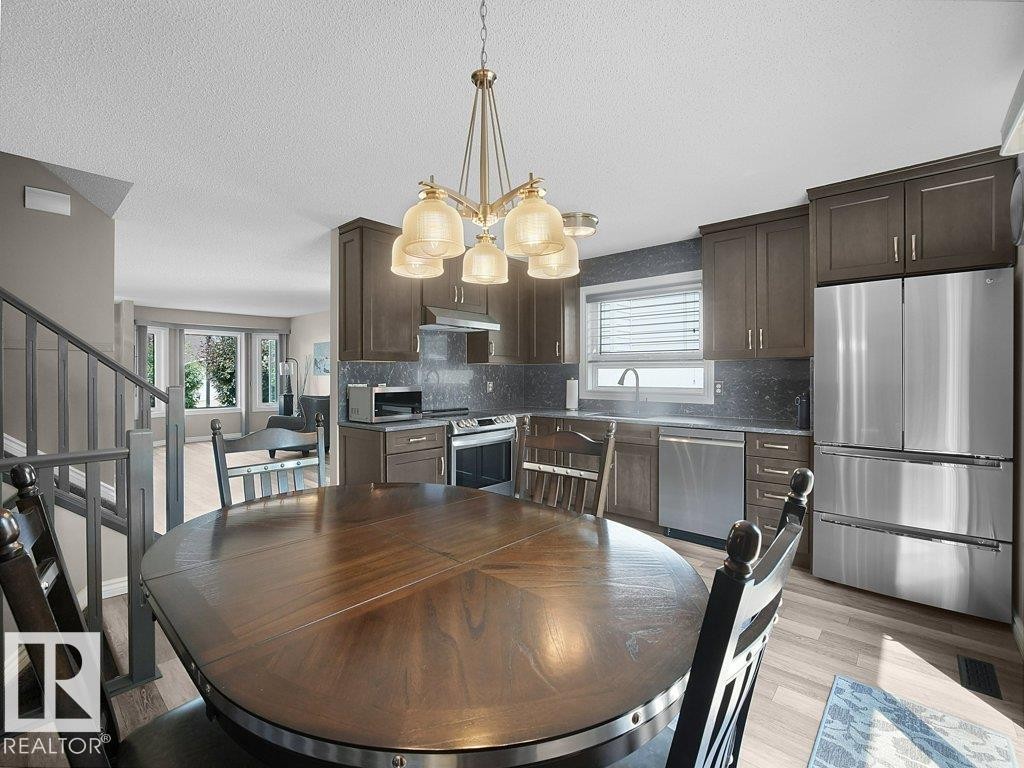 330 Pearson Crescent Nw, Edmonton, AB - Indoor