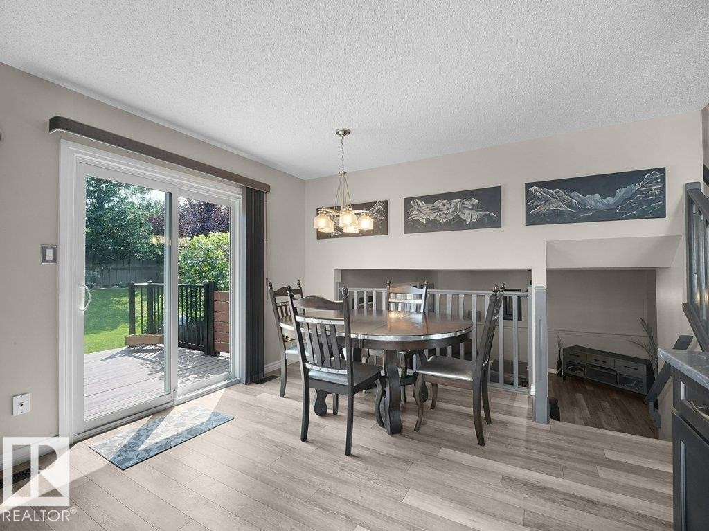 330 Pearson Crescent Nw, Edmonton, AB - Indoor Photo Showing Dining Room