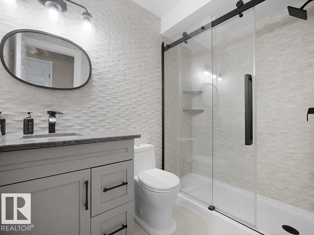 330 Pearson Crescent Nw, Edmonton, AB - Indoor Photo Showing Bathroom