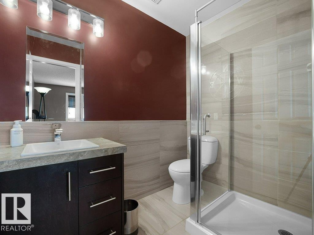 330 Pearson Crescent Nw, Edmonton, AB - Indoor Photo Showing Bathroom