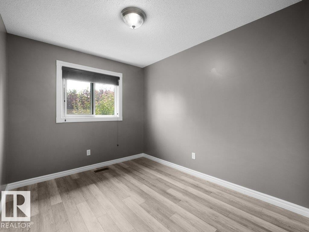 330 Pearson Crescent Nw, Edmonton, AB - Indoor Photo Showing Other Room