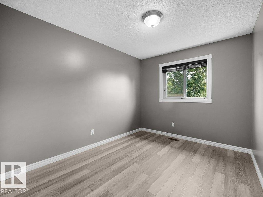 330 Pearson Crescent Nw, Edmonton, AB - Indoor Photo Showing Other Room