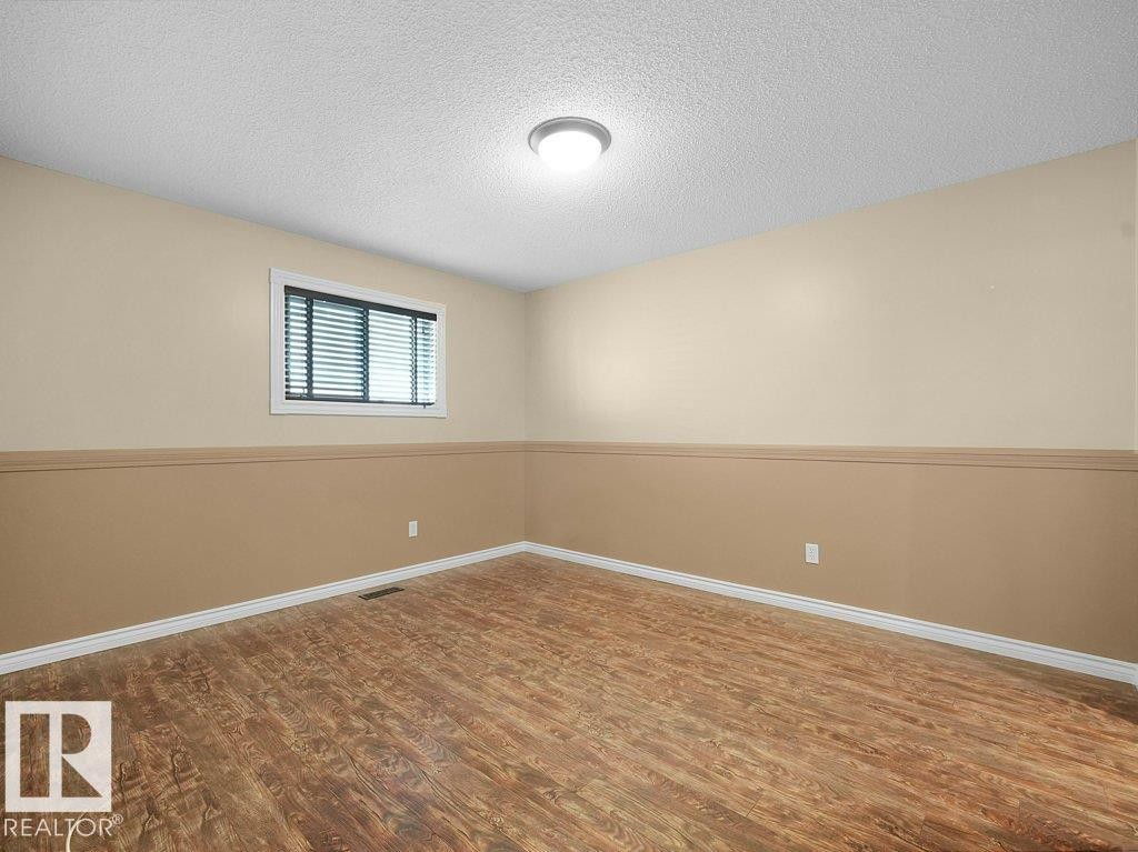 330 Pearson Crescent Nw, Edmonton, AB - Indoor Photo Showing Other Room