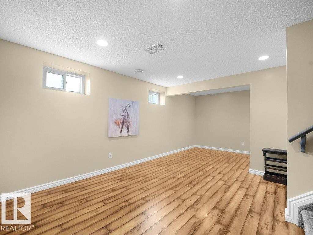 330 Pearson Crescent Nw, Edmonton, AB - Indoor