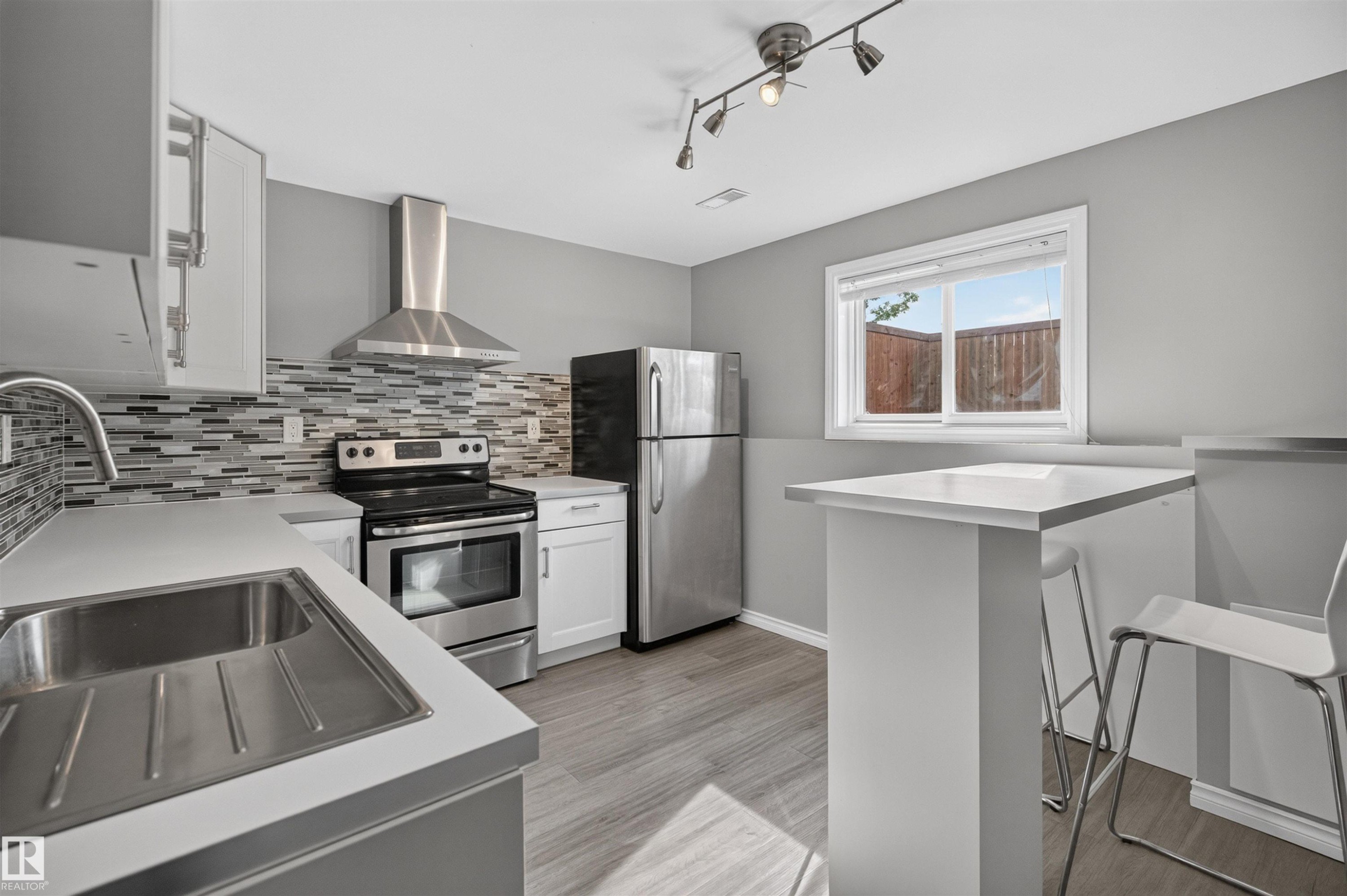 18303 76 Avenue Nw, Edmonton, AB