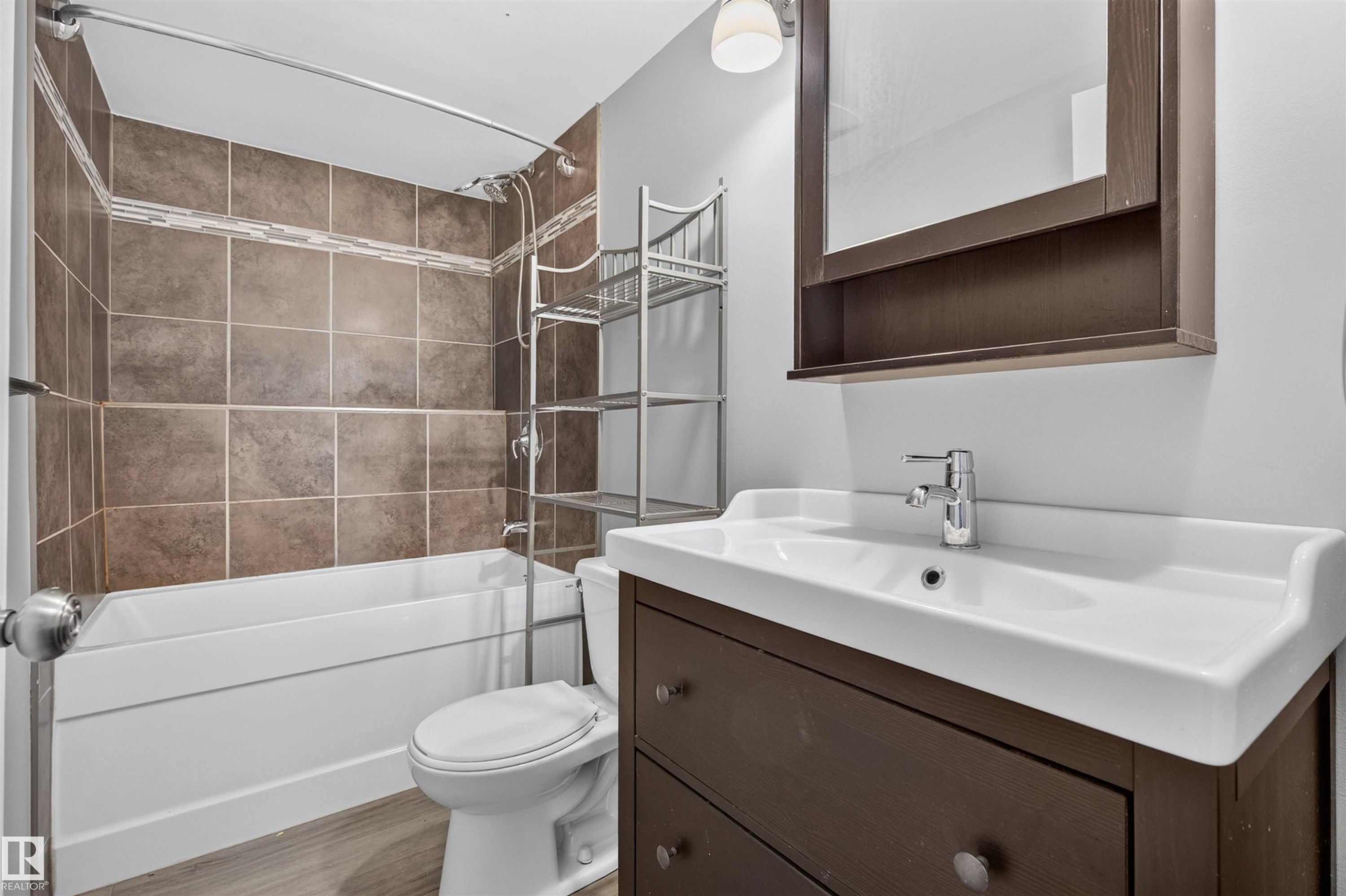 18303 76 Avenue Nw, Edmonton, AB