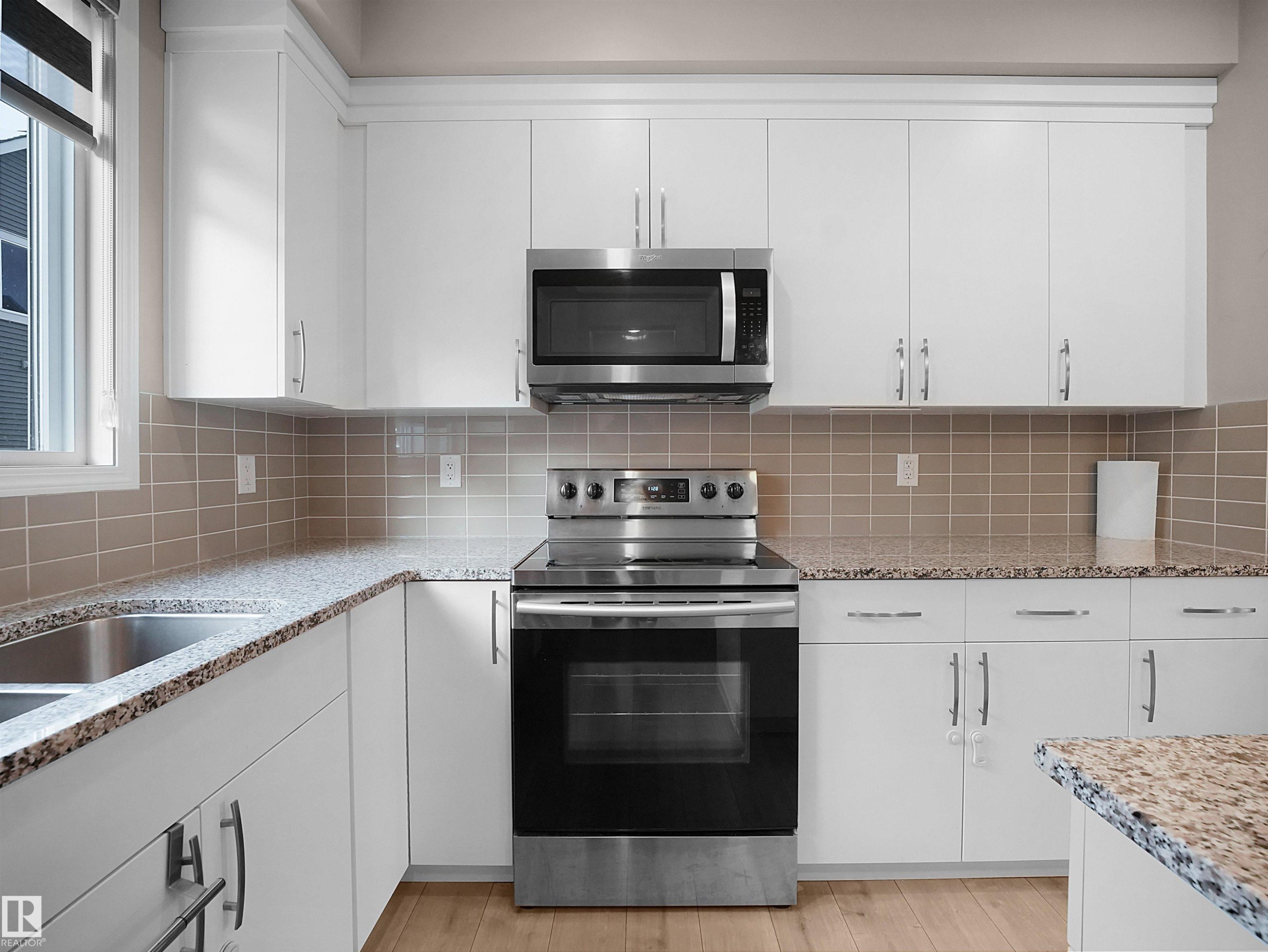 2080 Wonnacott Way Sw, Edmonton, AB - Indoor Photo Showing Kitchen With Upgraded Kitchen