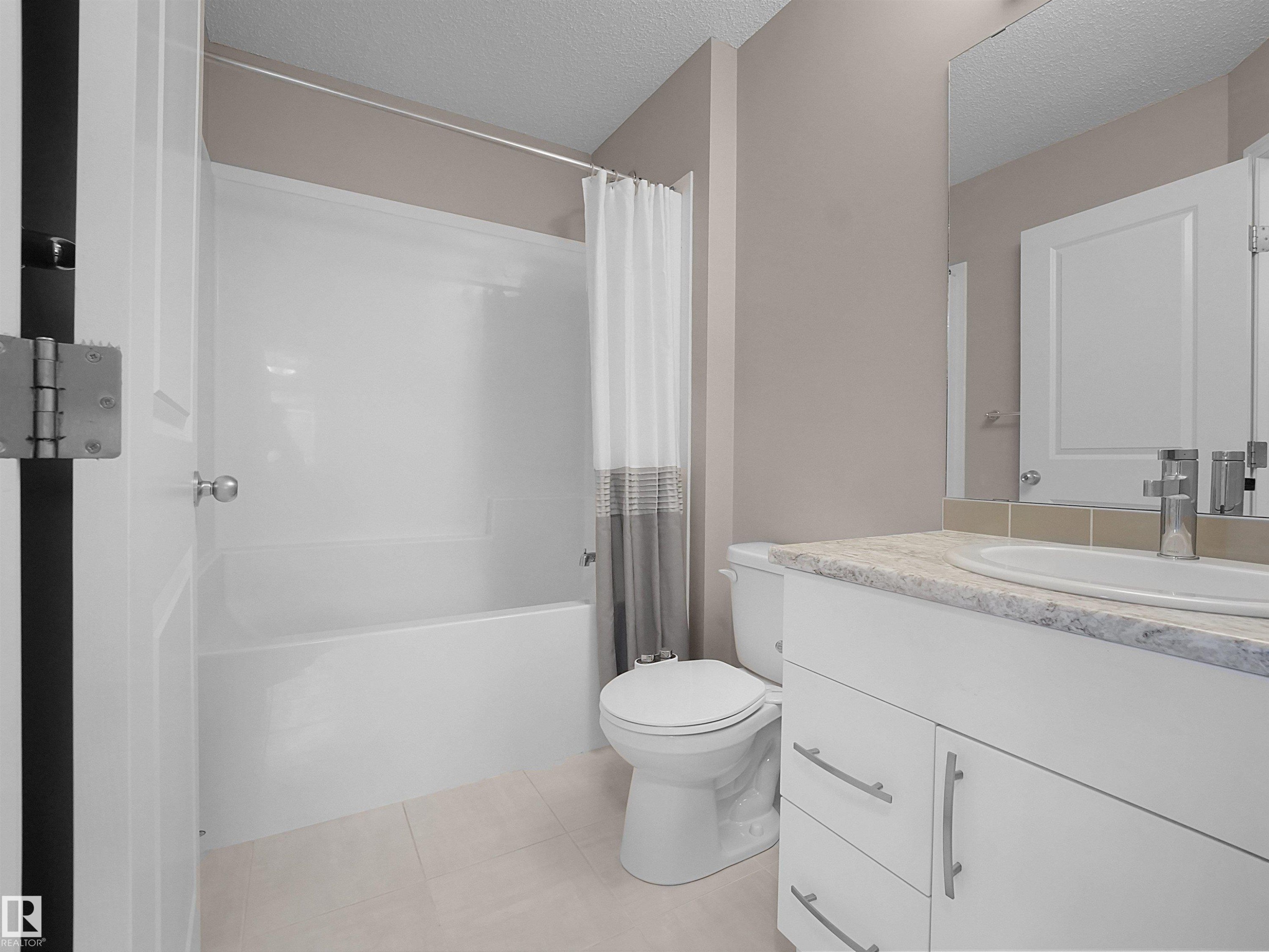 2080 Wonnacott Way Sw, Edmonton, AB - Indoor Photo Showing Bathroom