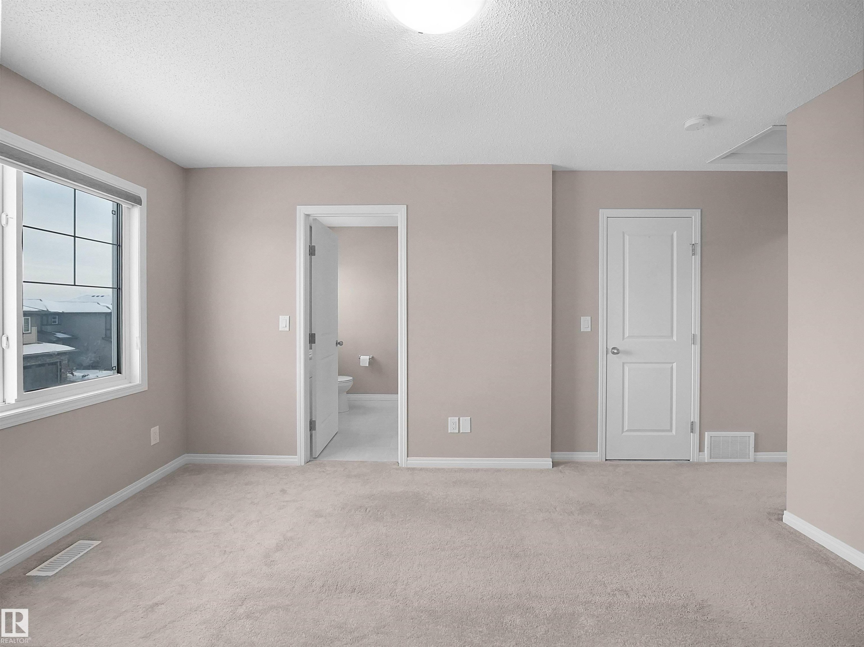 2080 Wonnacott Way Sw, Edmonton, AB - Indoor Photo Showing Other Room