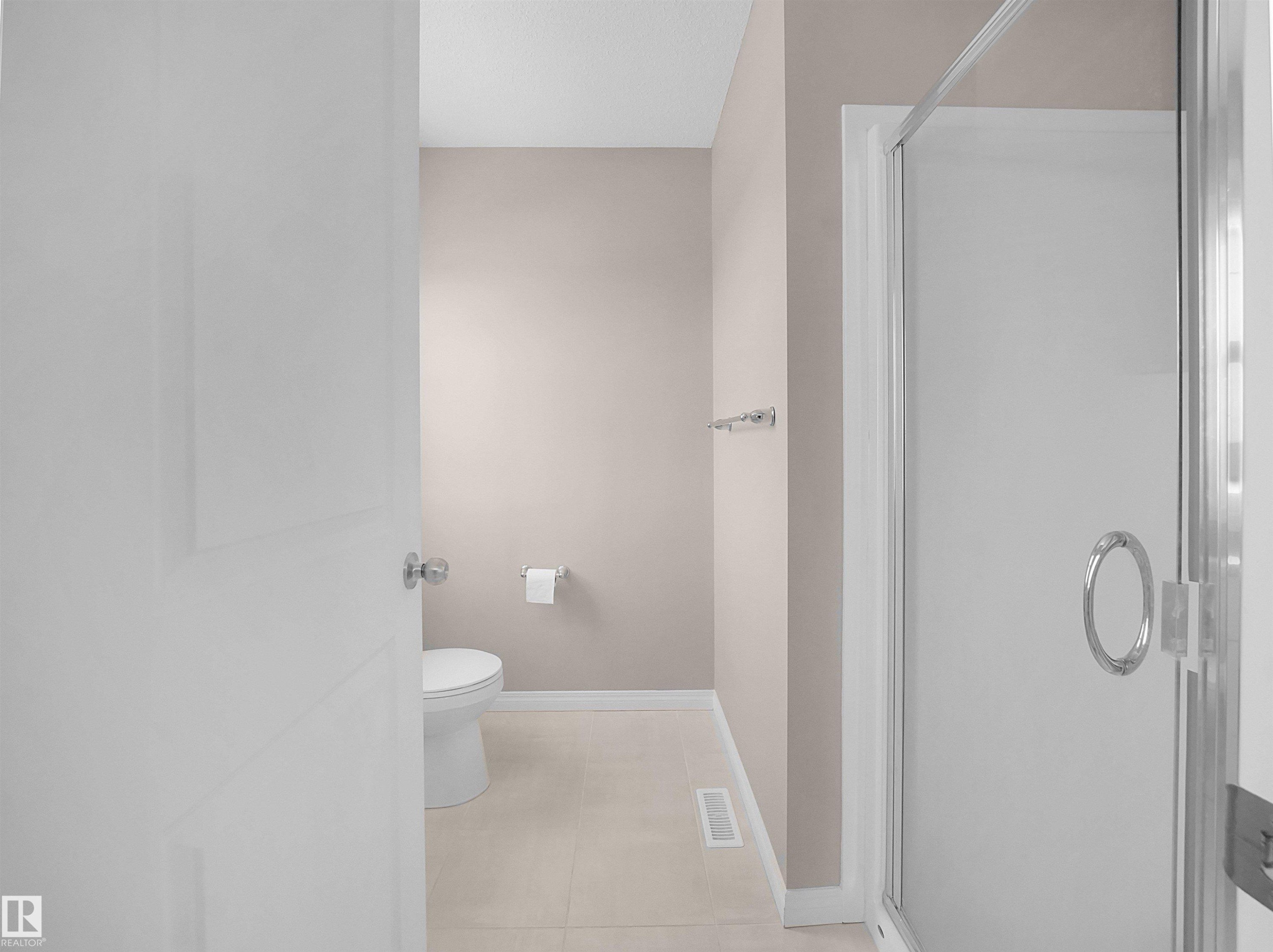 2080 Wonnacott Way Sw, Edmonton, AB - Indoor Photo Showing Bathroom