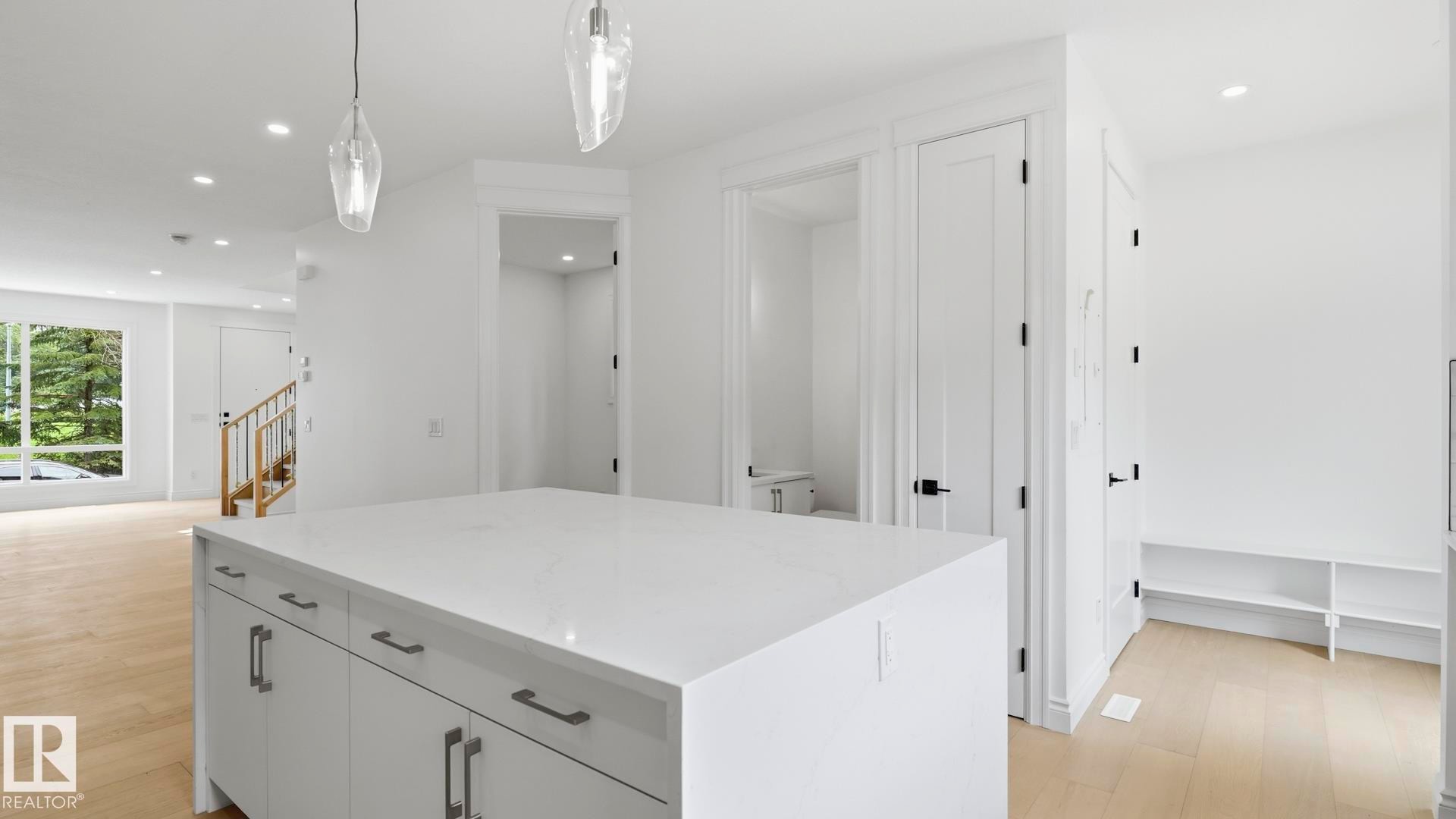 9224 94 Street Nw, Edmonton, AB - Indoor