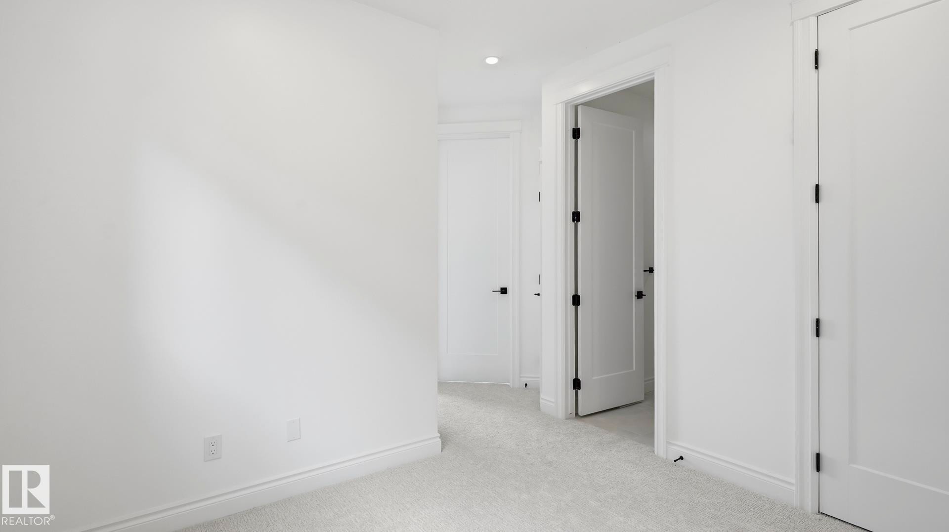 9224 94 Street Nw, Edmonton, AB - Indoor Photo Showing Other Room