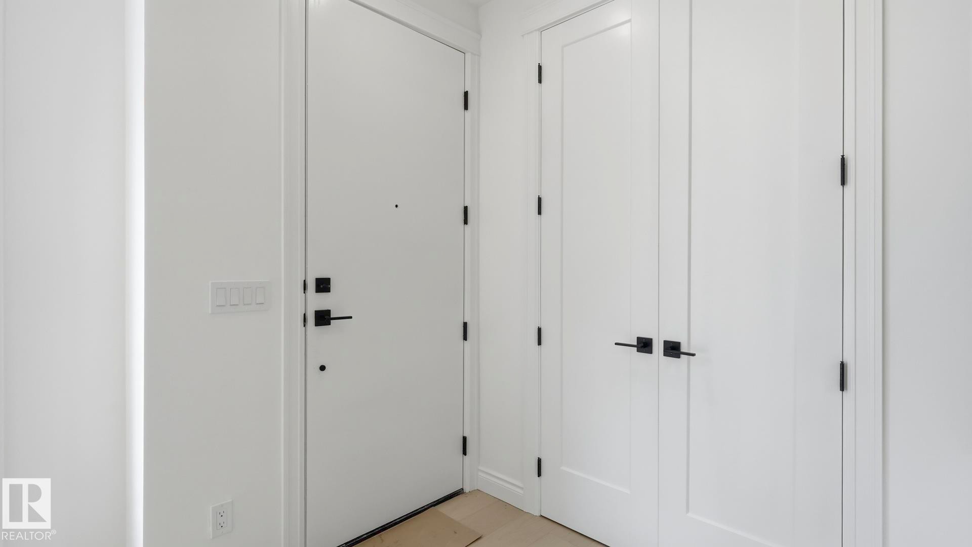 9224 94 Street Nw, Edmonton, AB - Indoor Photo Showing Other Room