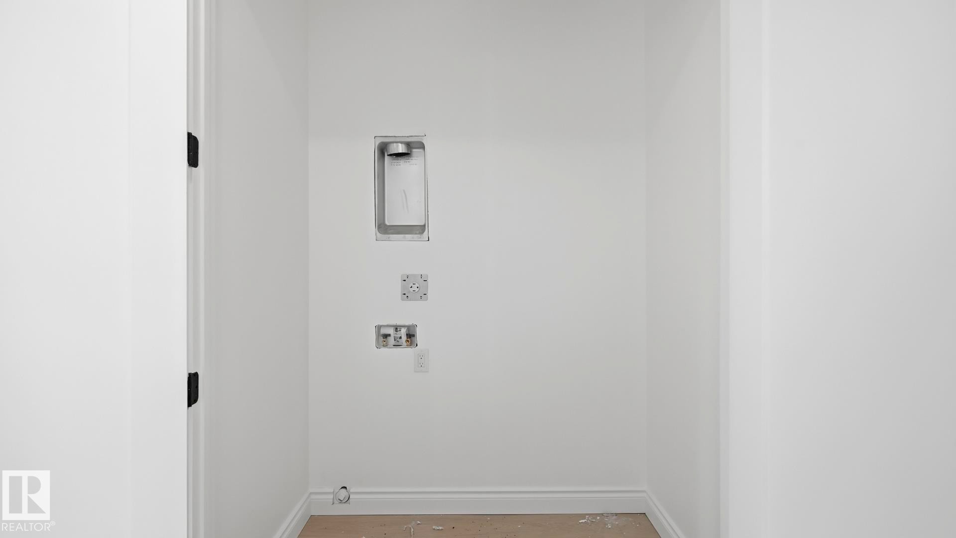 9224 94 Street Nw, Edmonton, AB - Indoor Photo Showing Other Room