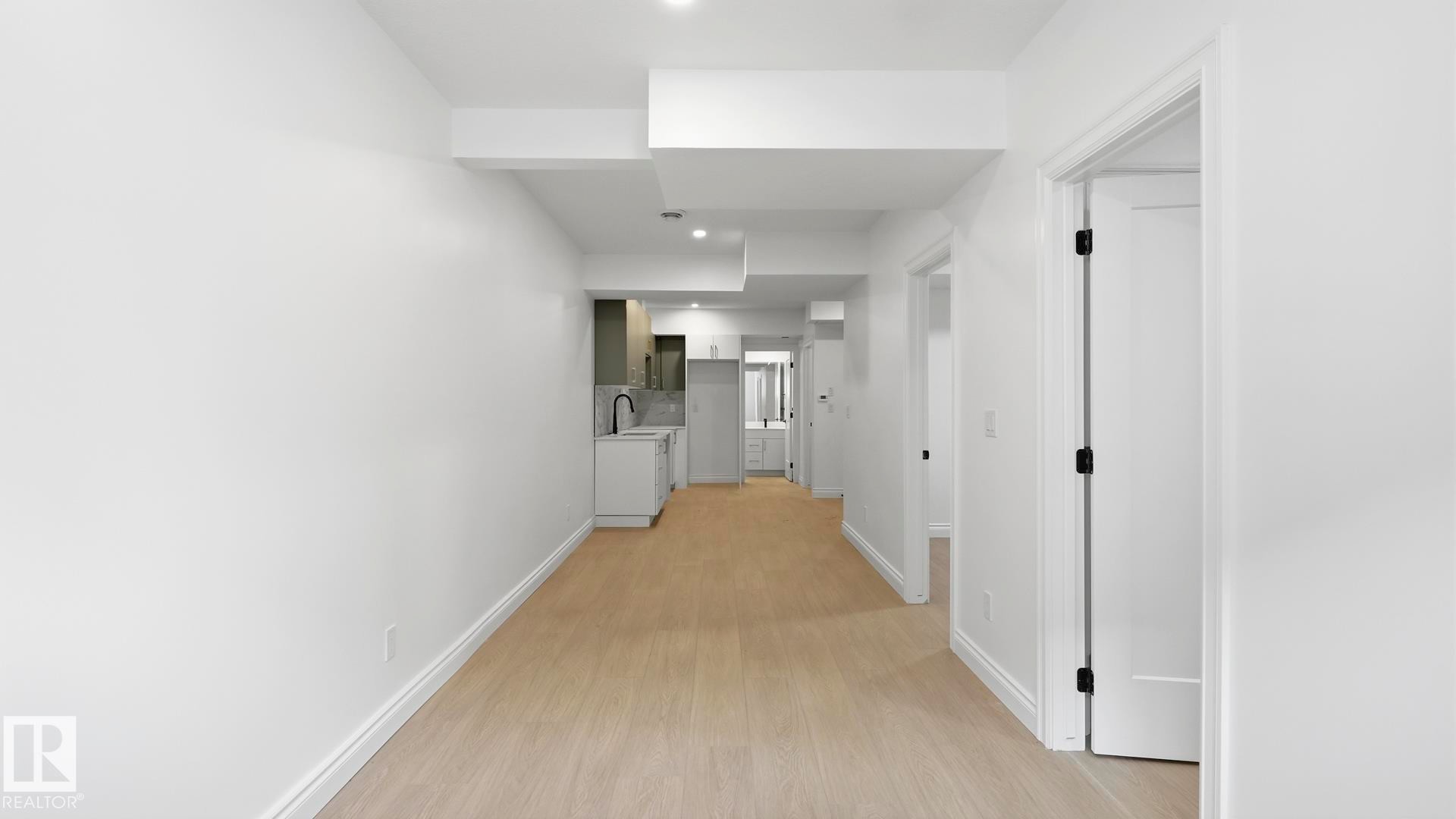 9224 94 Street Nw, Edmonton, AB - Indoor Photo Showing Other Room