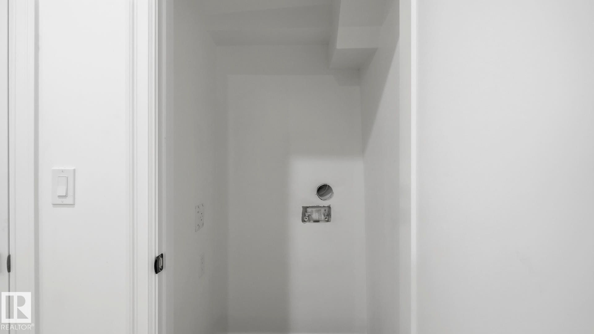 9224 94 Street Nw, Edmonton, AB - Indoor