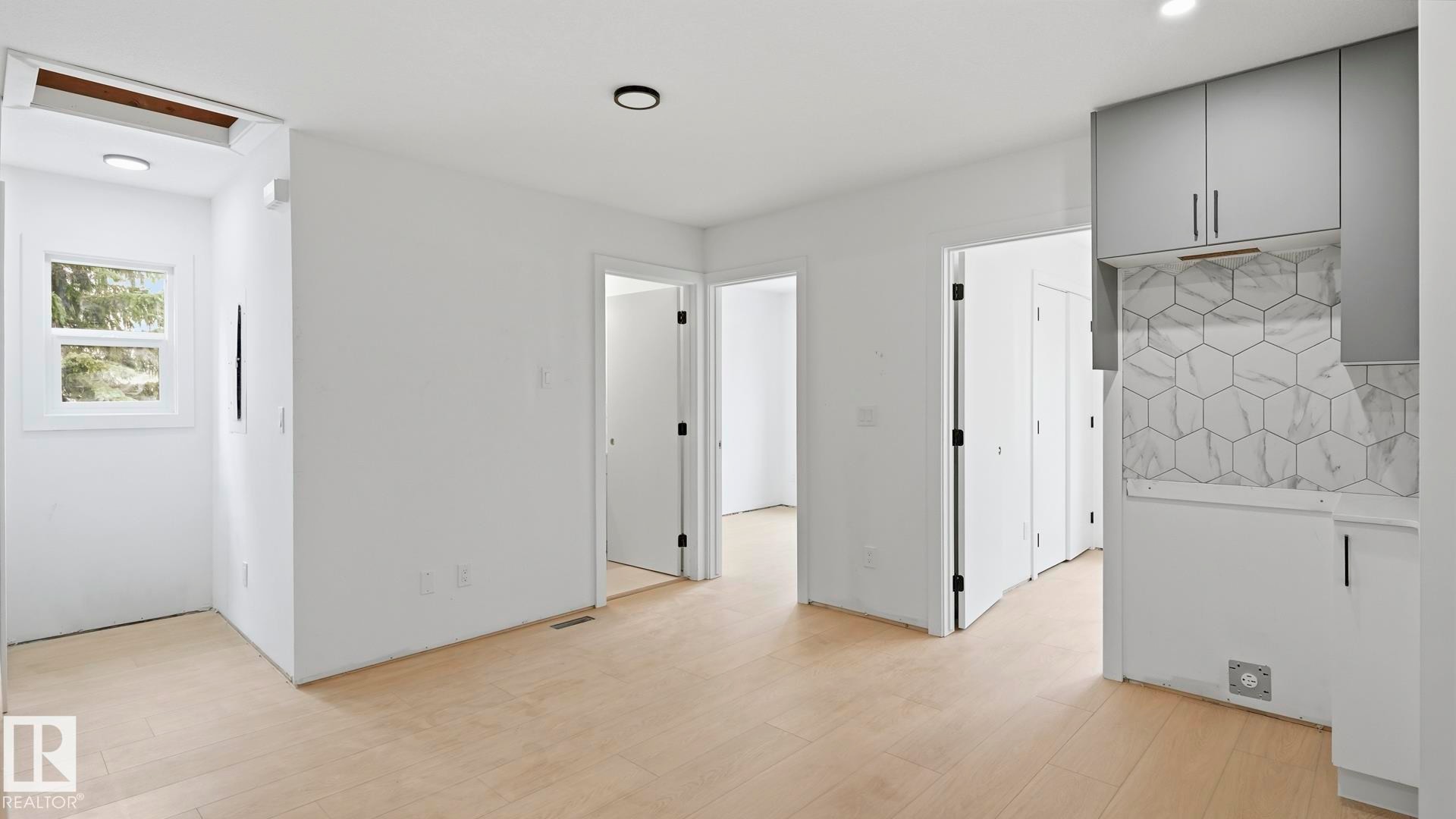 9224 94 Street Nw, Edmonton, AB - Indoor Photo Showing Other Room