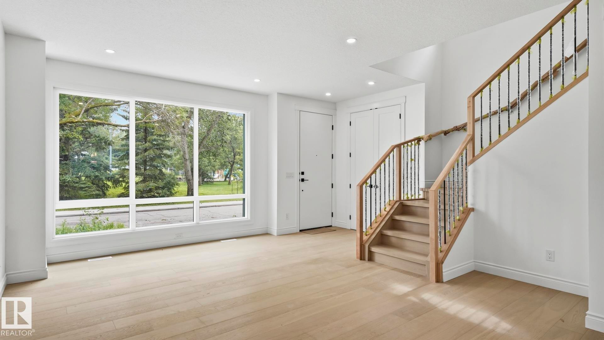 9224 94 Street Nw, Edmonton, AB - Indoor Photo Showing Other Room