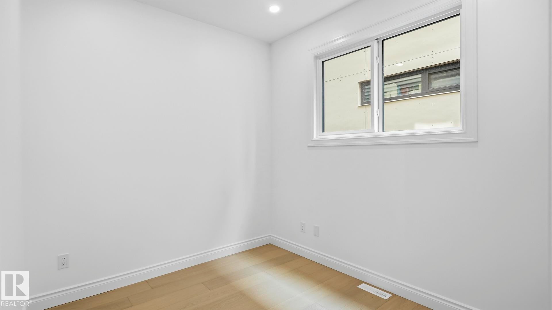 9224 94 Street Nw, Edmonton, AB - Indoor Photo Showing Other Room