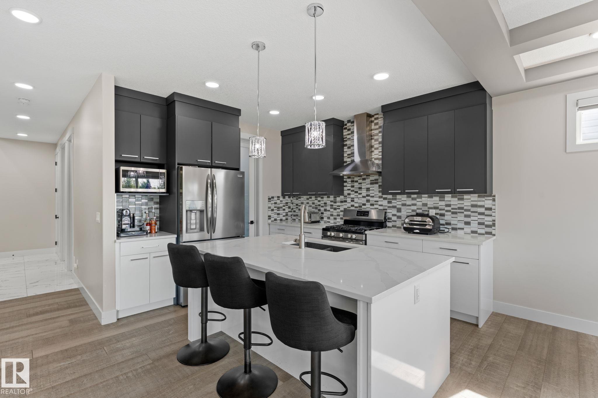 12383 176 Avenue Nw, Edmonton, AB - Indoor Photo Showing Kitchen With Double Sink With Upgraded Kitchen