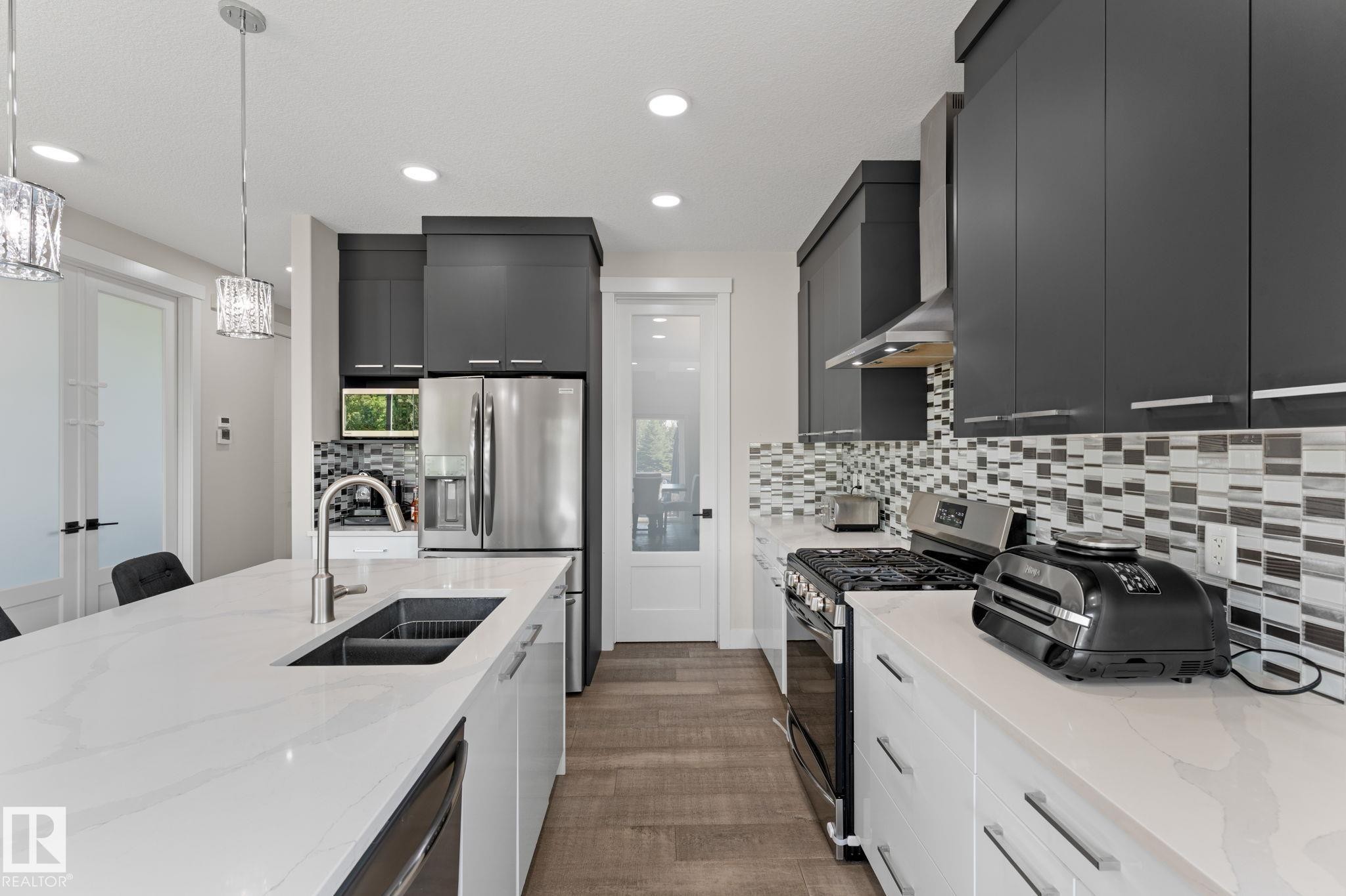 12383 176 Avenue Nw, Edmonton, AB - Indoor Photo Showing Kitchen With Double Sink With Upgraded Kitchen