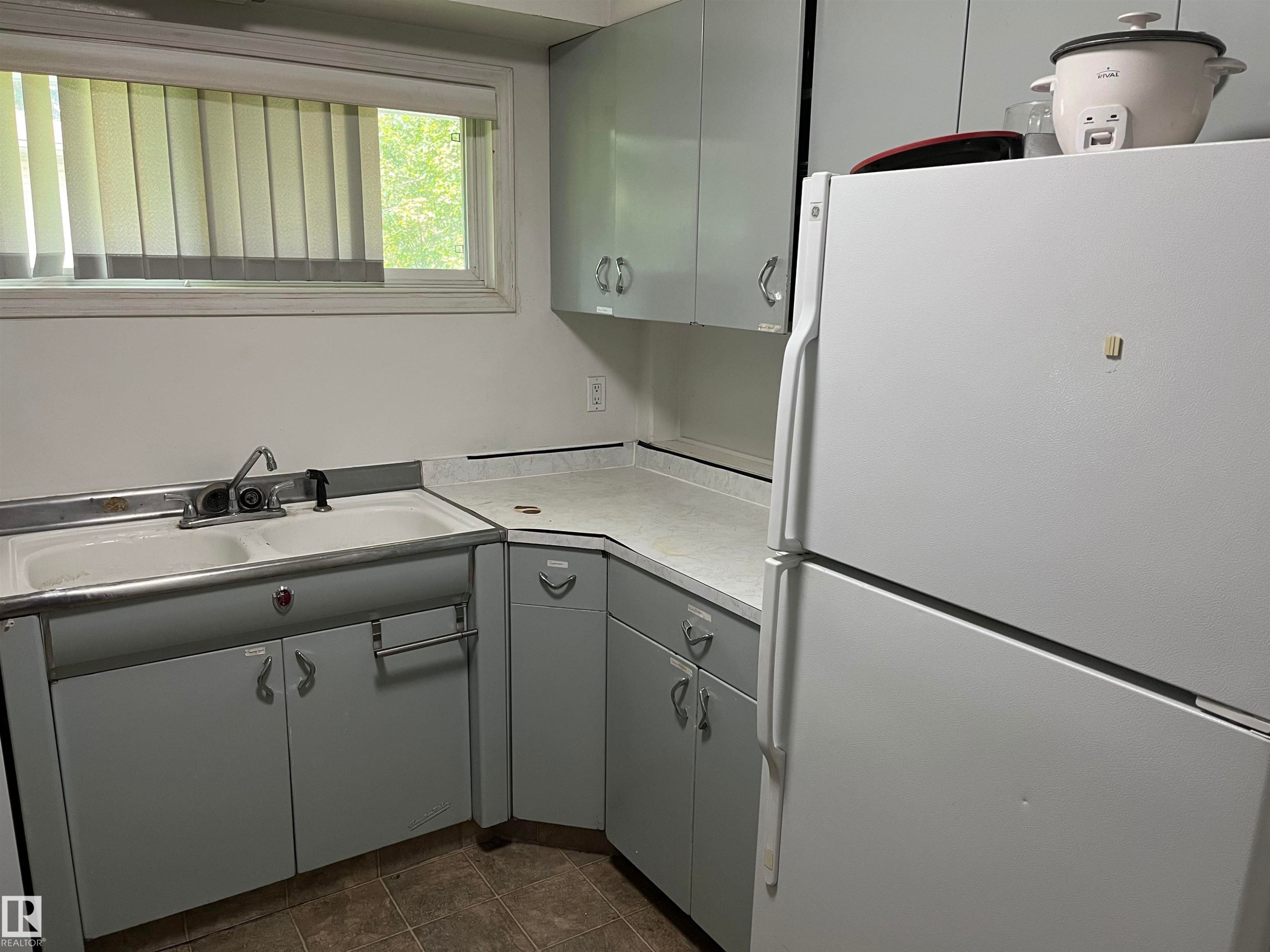 12011 87 Avenue Nw, Edmonton, AB - Indoor