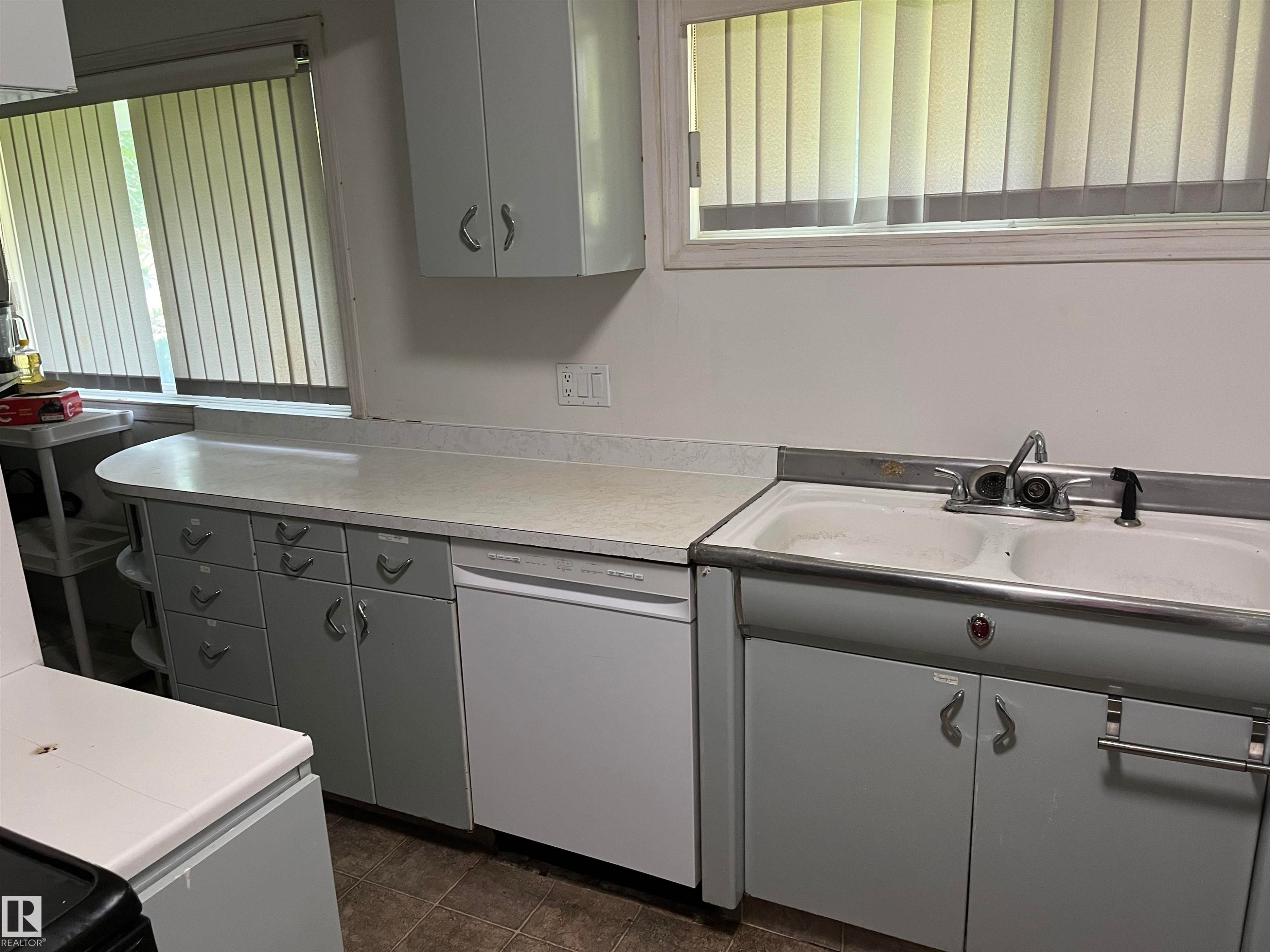 12011 87 Avenue Nw, Edmonton, AB - Indoor Photo Showing Laundry Room