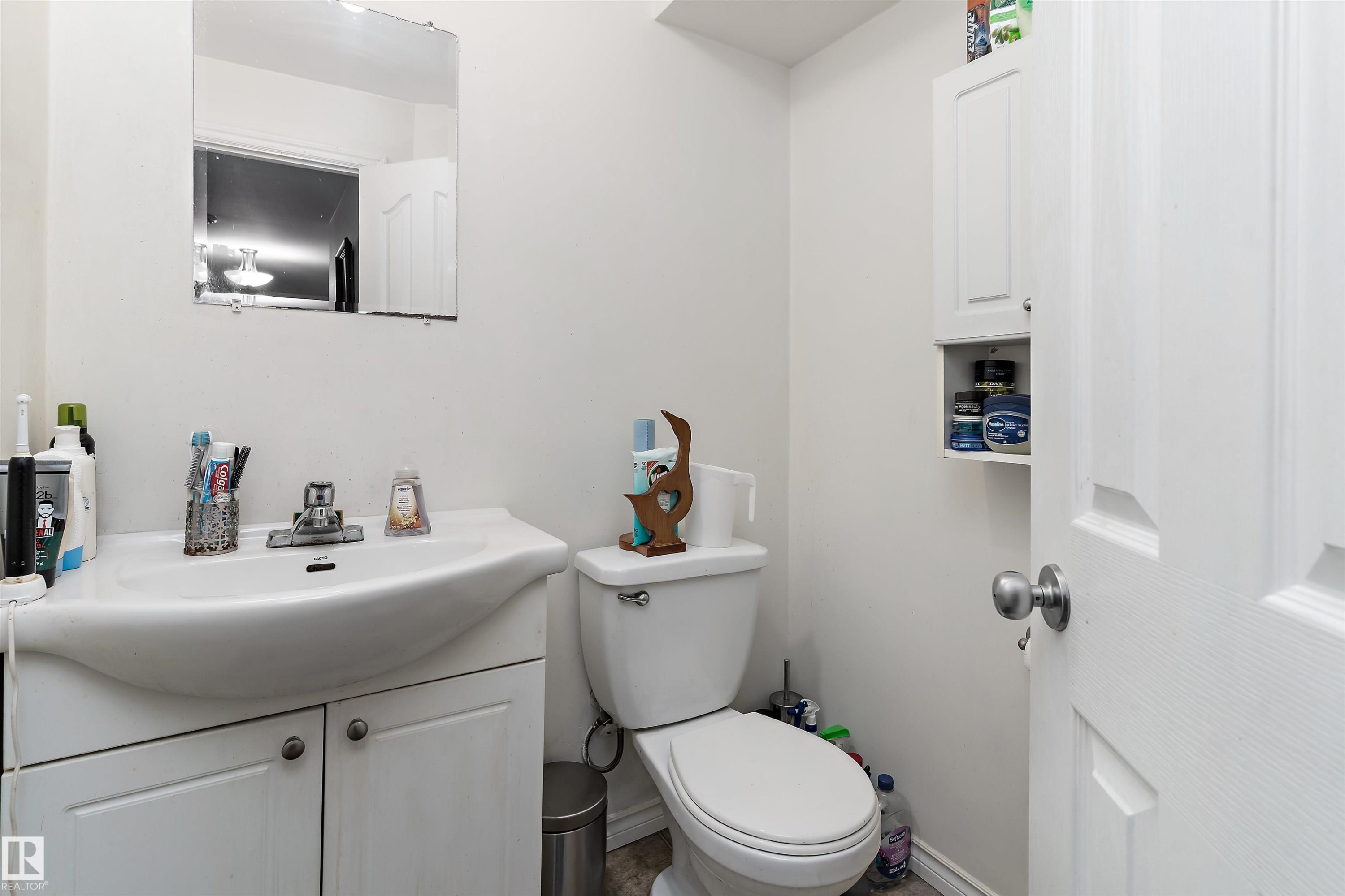 20404 60 Avenue Nw, Edmonton, AB - Indoor Photo Showing Bathroom