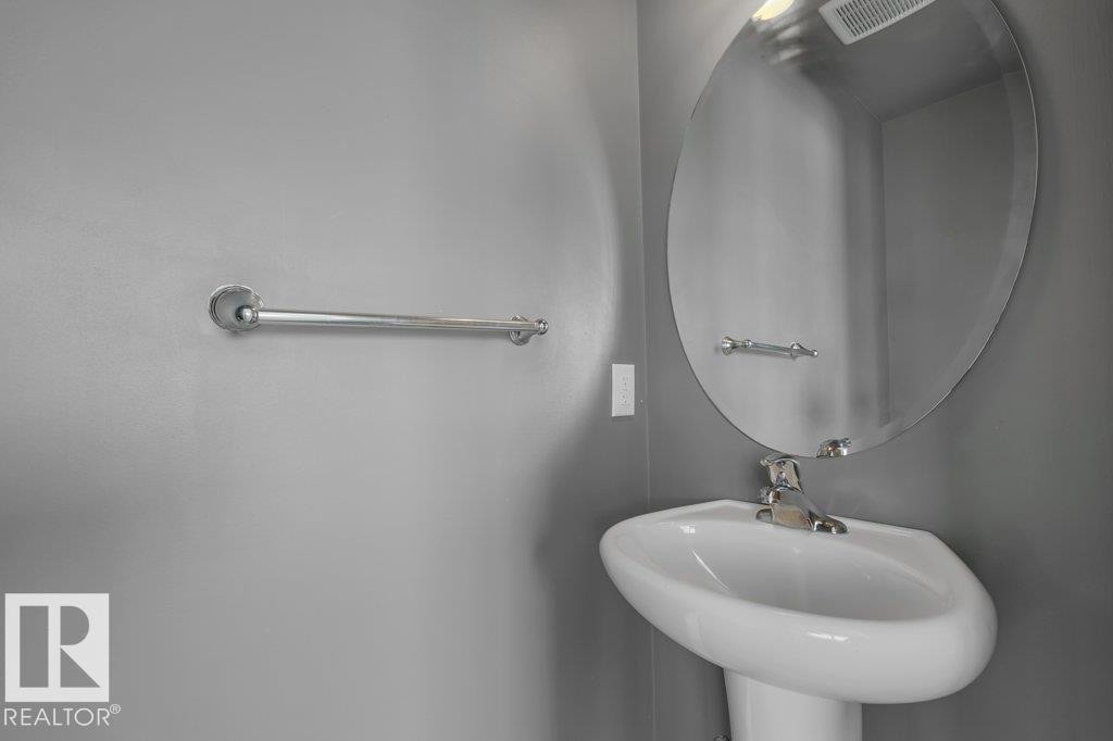 #13 13003 132 Av Nw, Edmonton, AB - Indoor Photo Showing Bathroom