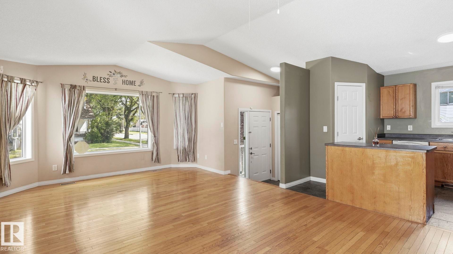 12002 91 Street Nw, Edmonton, AB - Indoor
