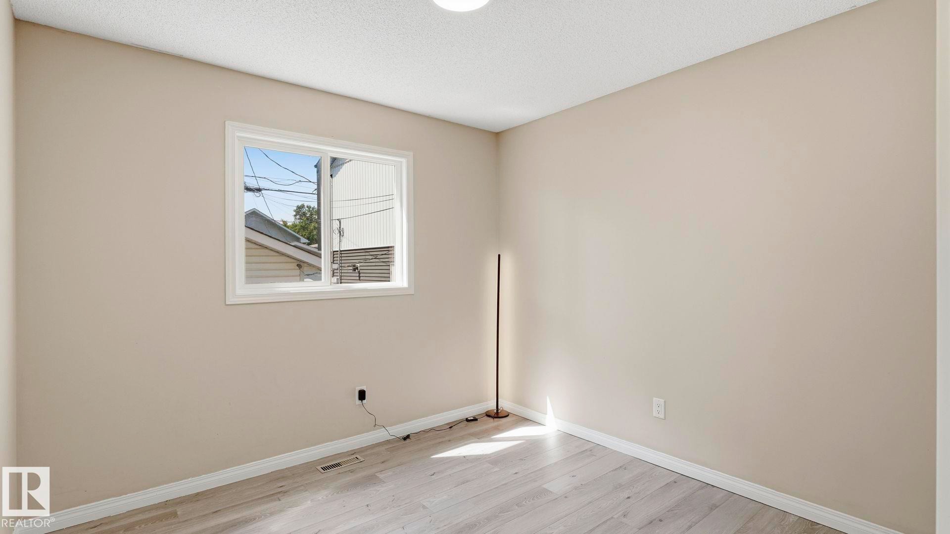 12002 91 Street Nw, Edmonton, AB - Indoor Photo Showing Other Room