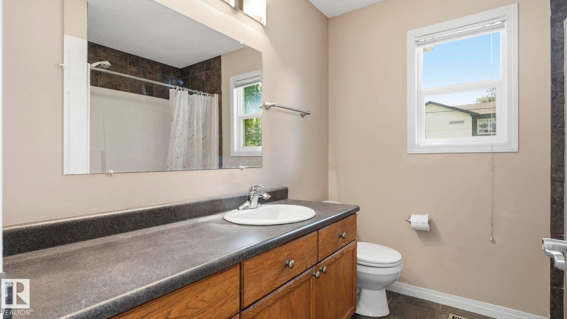 12002 91 Street Nw, Edmonton, AB - Indoor Photo Showing Bathroom