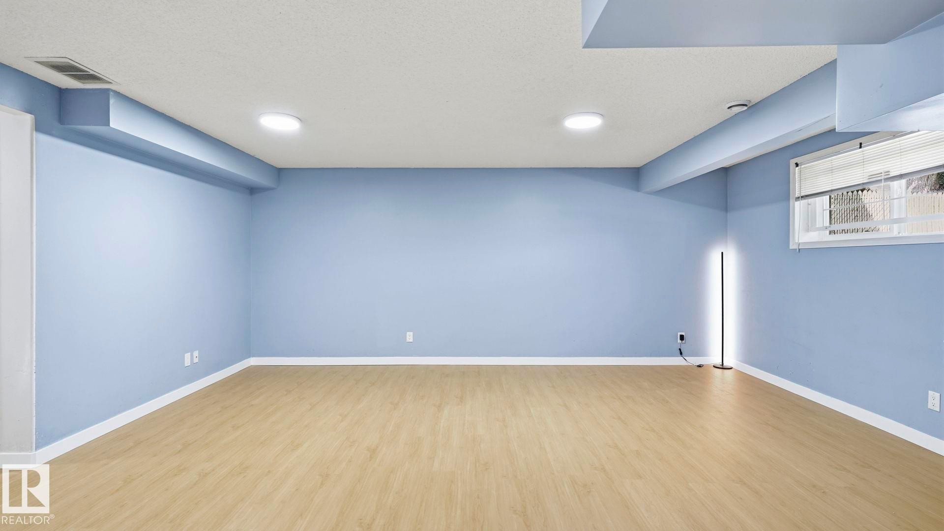 12002 91 Street Nw, Edmonton, AB - Indoor Photo Showing Other Room