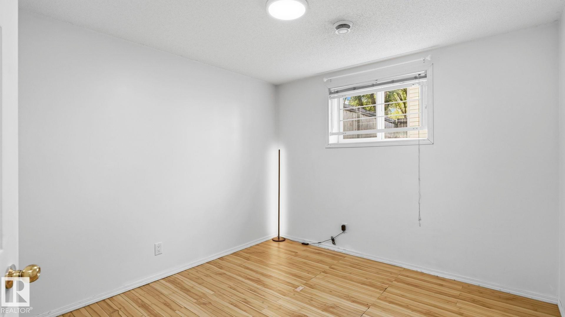 12002 91 Street Nw, Edmonton, AB - Indoor Photo Showing Other Room