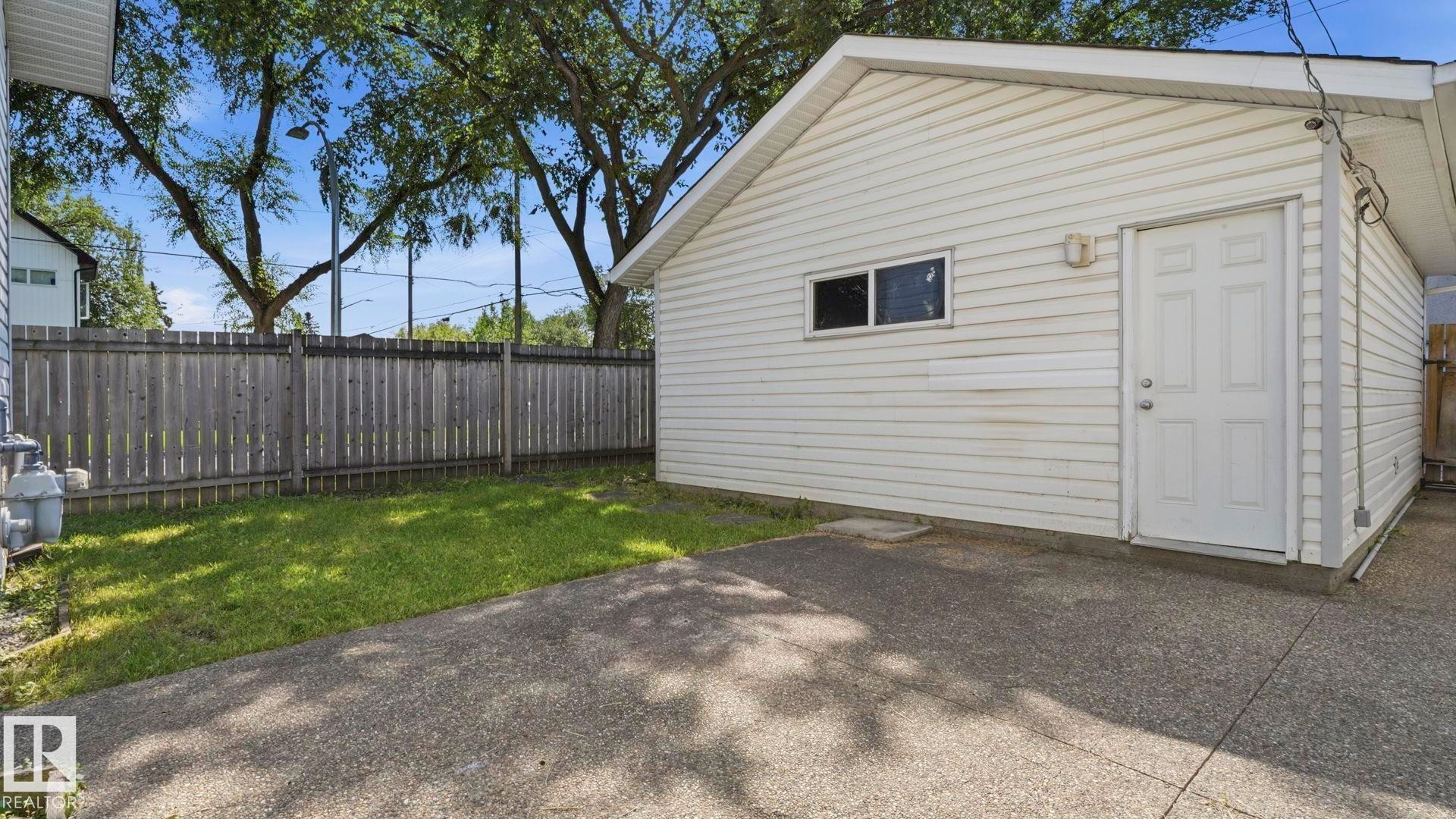 12002 91 Street Nw, Edmonton, AB - Outdoor