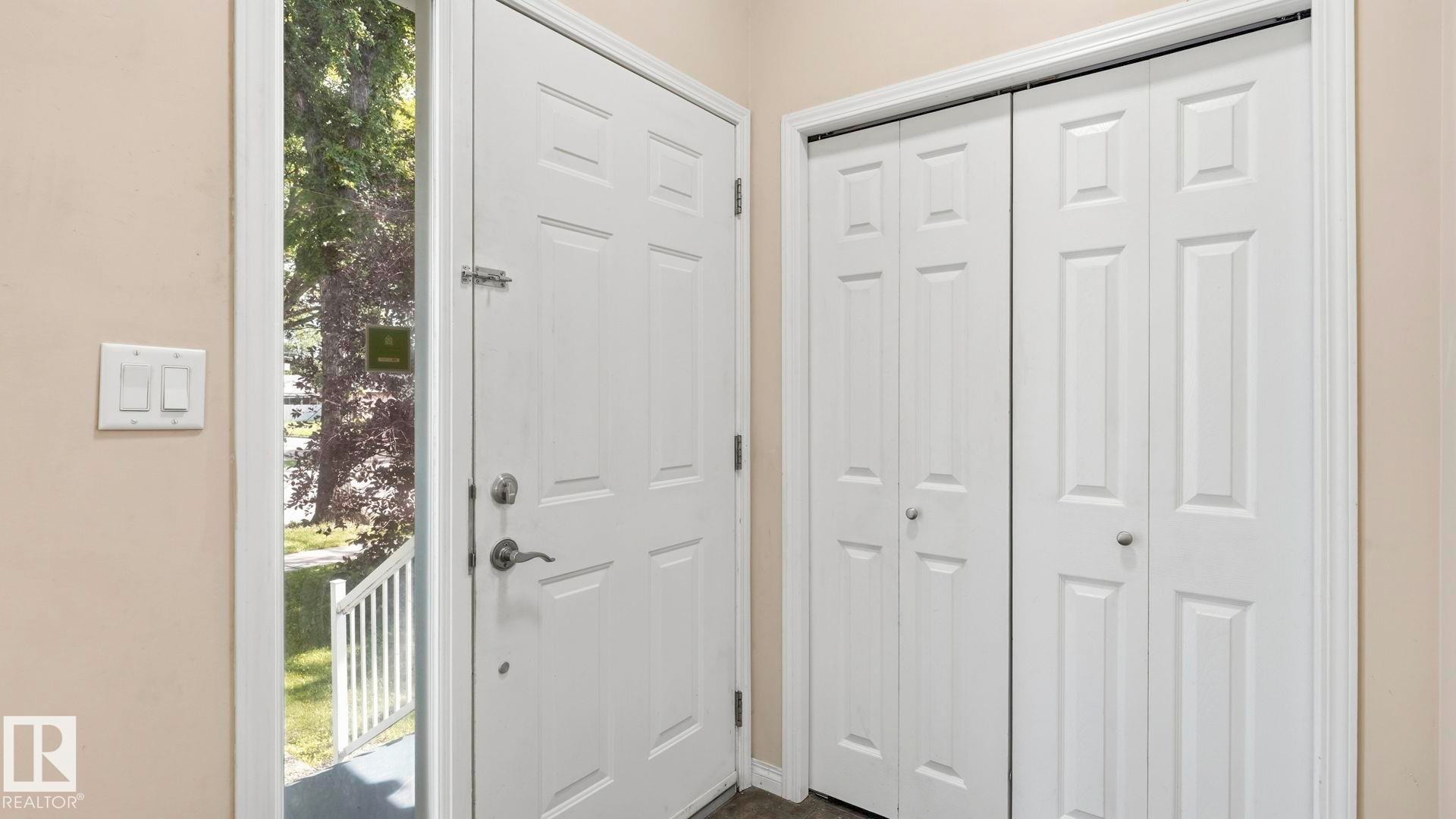 12002 91 Street Nw, Edmonton, AB - Indoor Photo Showing Other Room