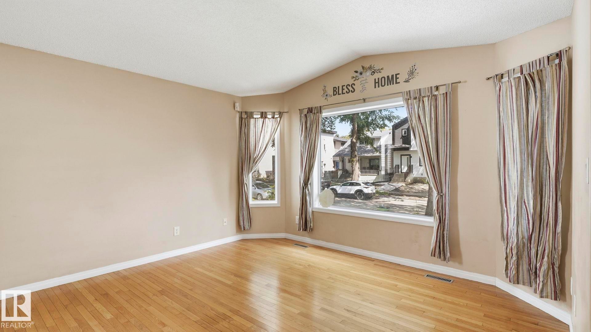 12002 91 Street Nw, Edmonton, AB - Indoor Photo Showing Other Room