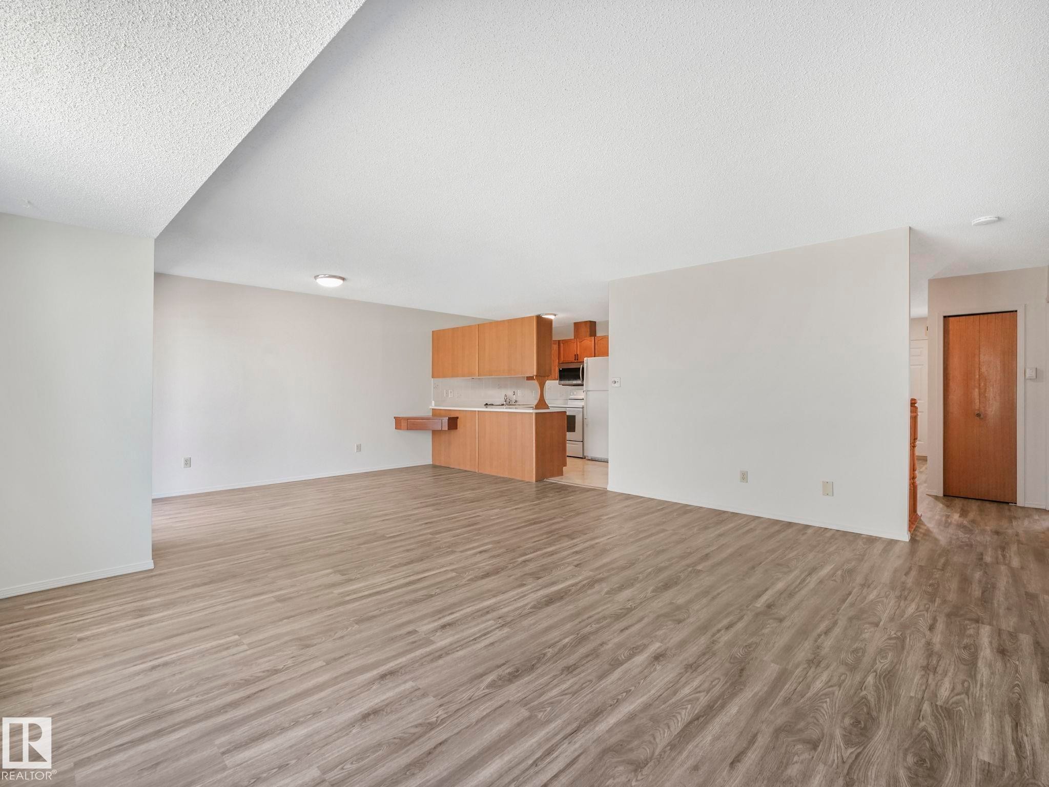 1521 62 Street Nw, Edmonton, AB - Indoor