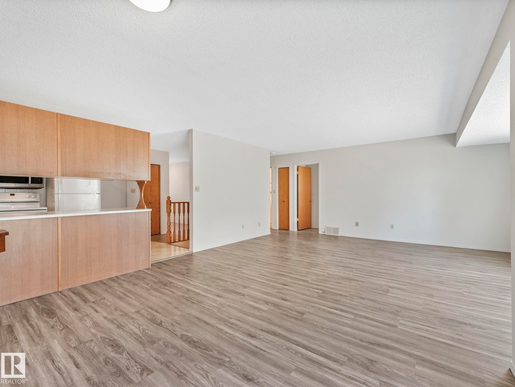 1521 62 Street Nw, Edmonton, AB - Indoor Photo Showing Kitchen