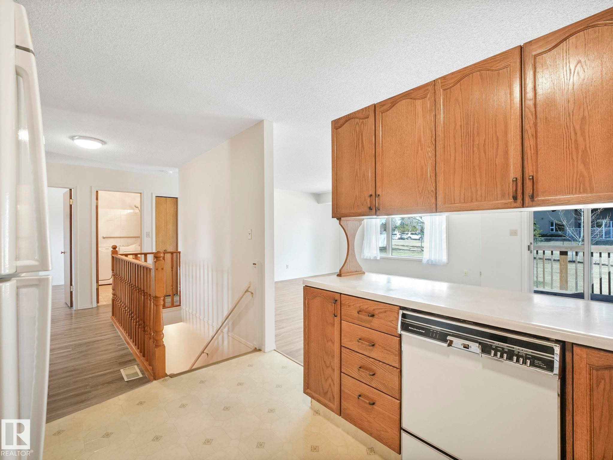 1521 62 Street Nw, Edmonton, AB - Indoor Photo Showing Kitchen