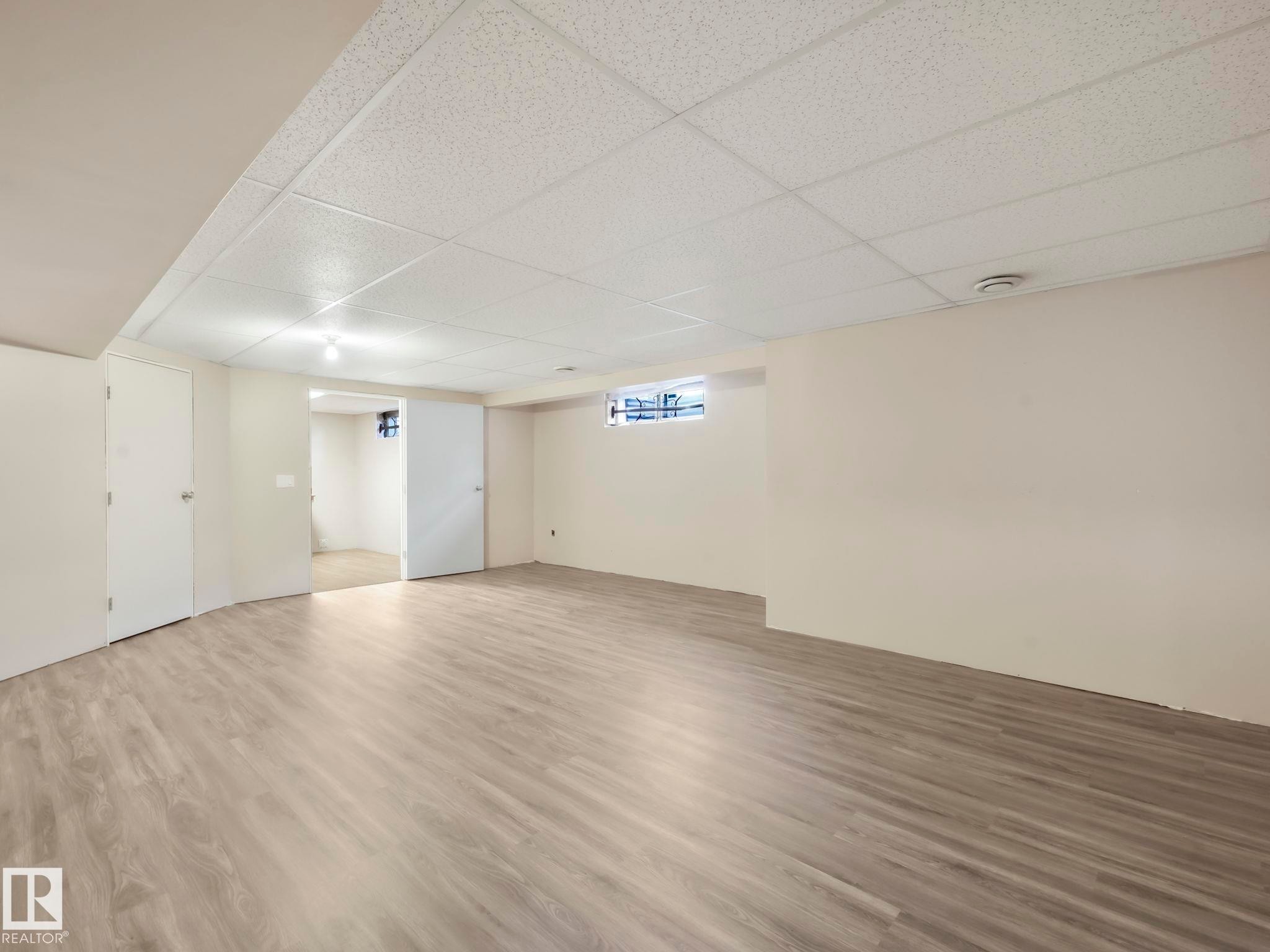 1521 62 Street Nw, Edmonton, AB - Indoor