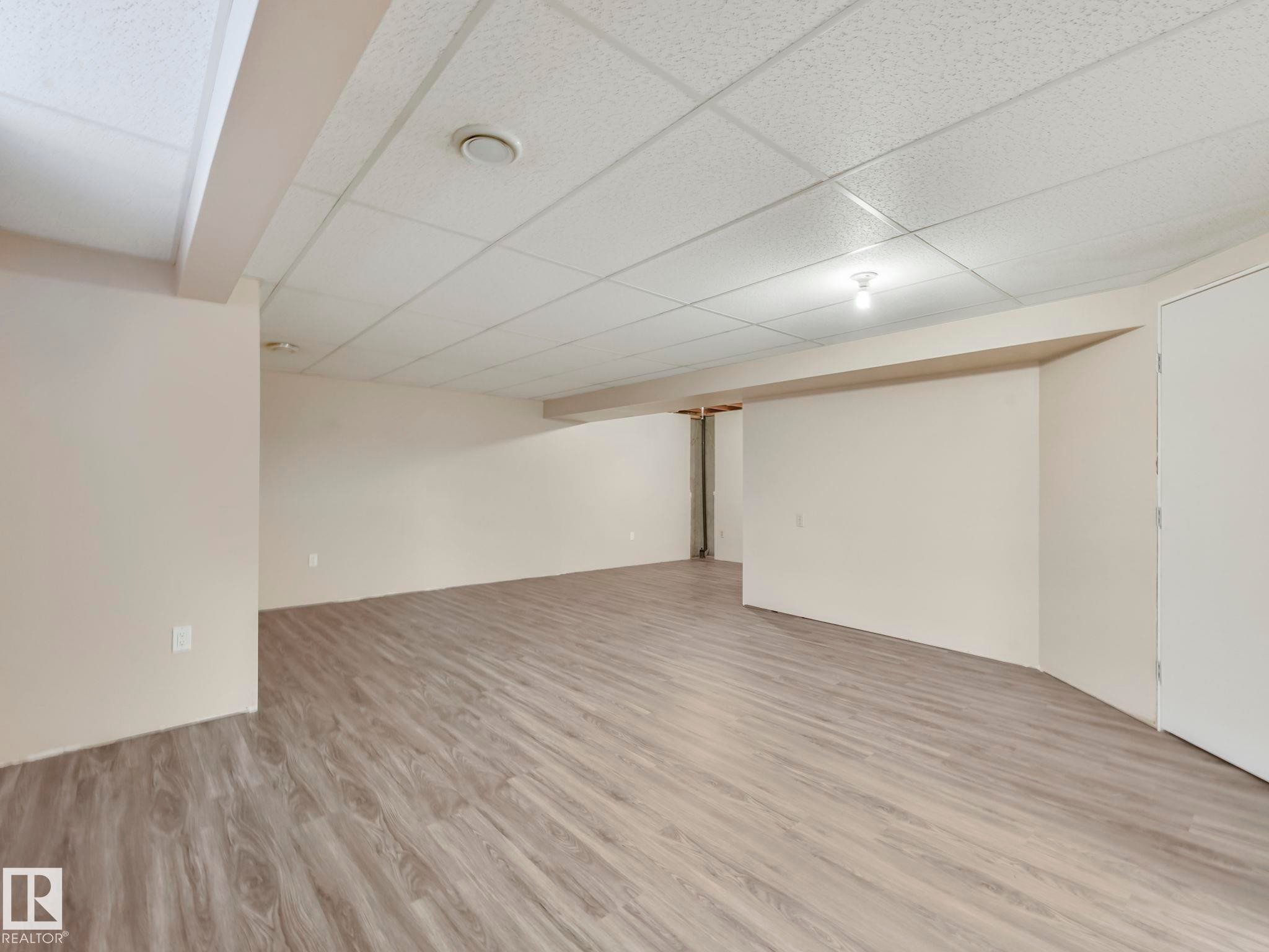 1521 62 Street Nw, Edmonton, AB - Indoor