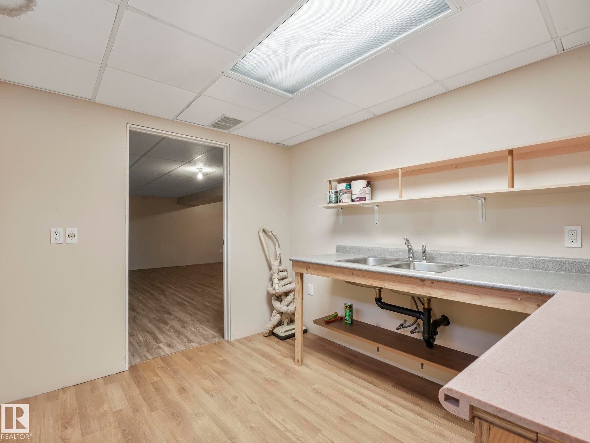 1521 62 Street Nw, Edmonton, AB - Indoor