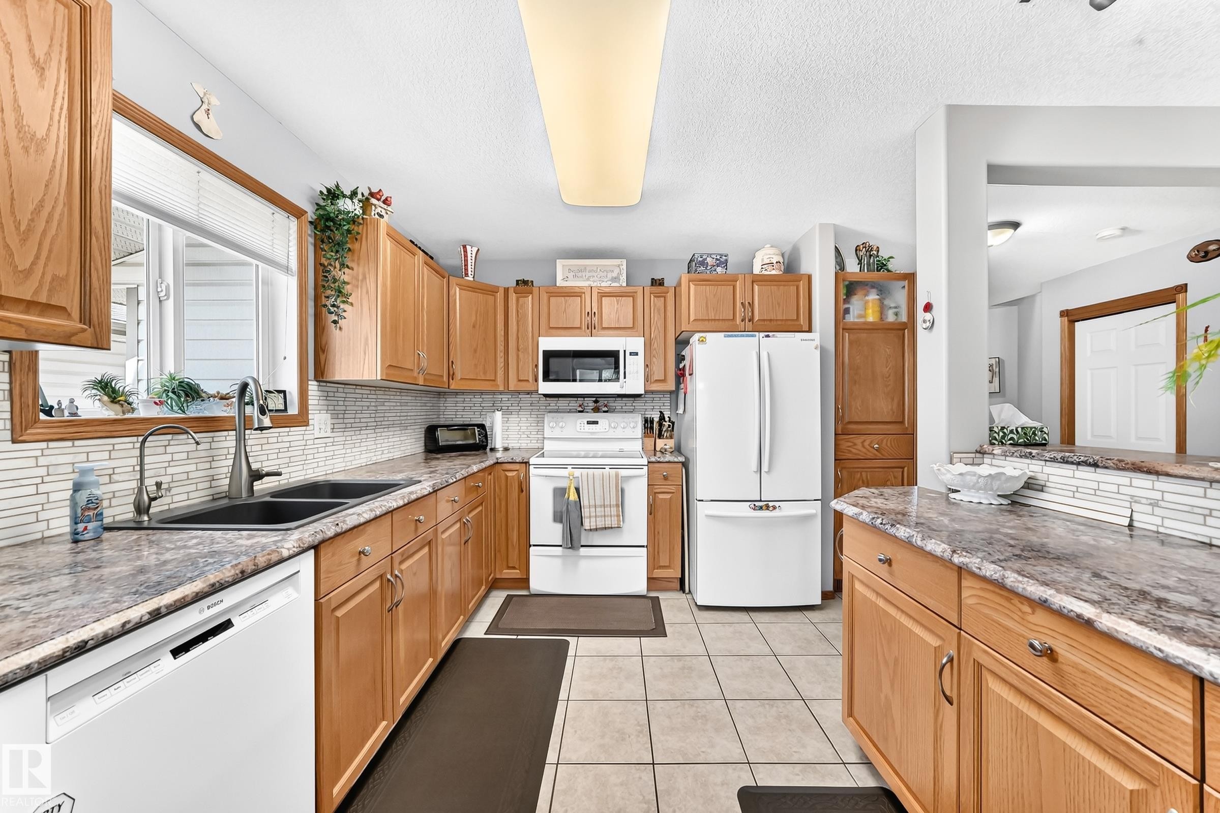 #204 4807 43A Av, Leduc, AB - Indoor Photo Showing Kitchen With Double Sink
