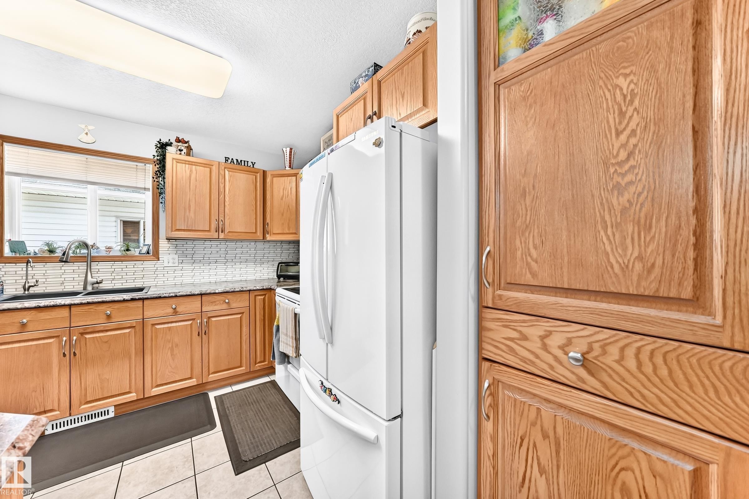 #204 4807 43A Av, Leduc, AB - Indoor Photo Showing Kitchen