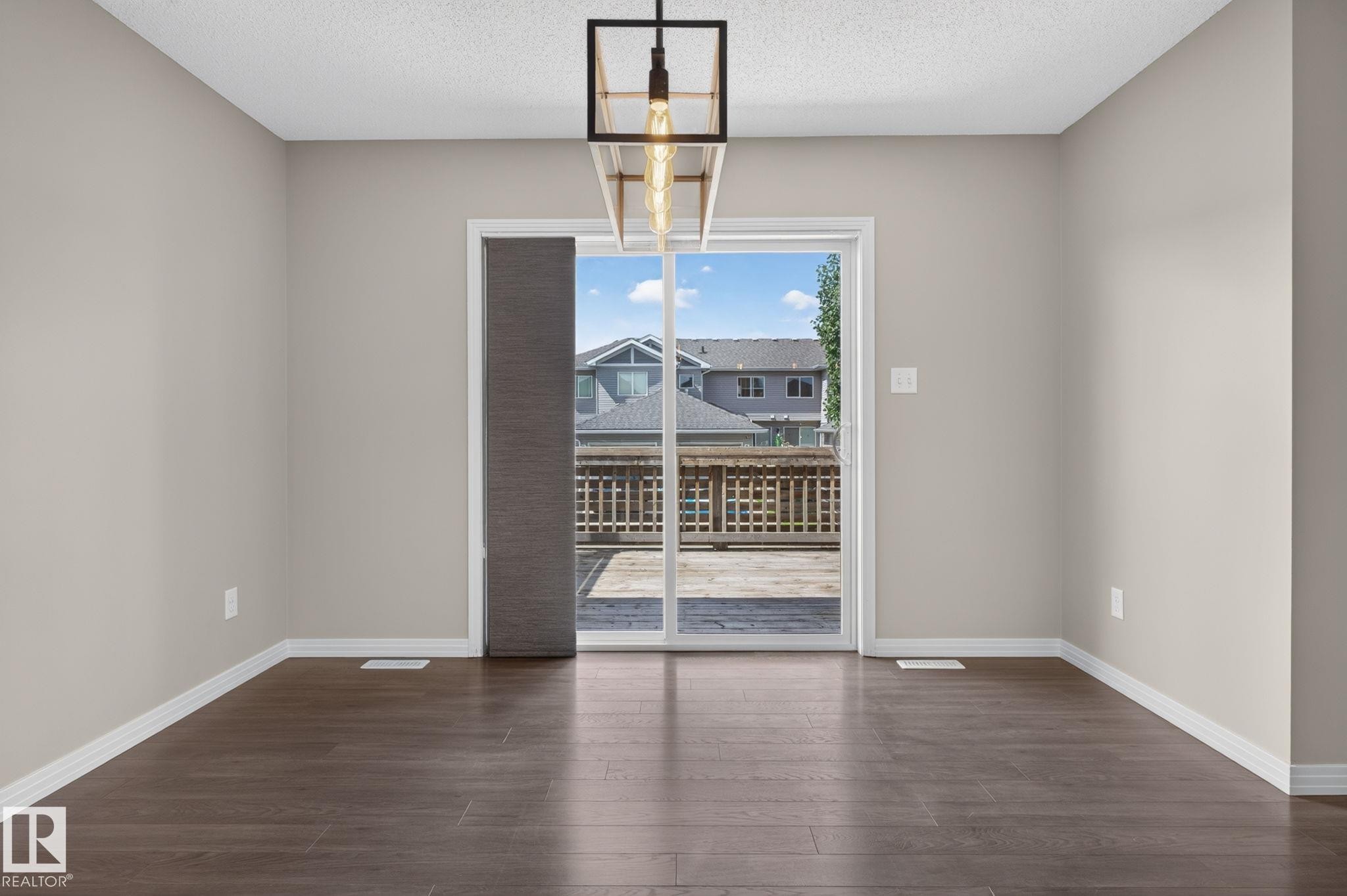 3536 Claxton Crescent Sw, Edmonton, AB - Indoor Photo Showing Other Room