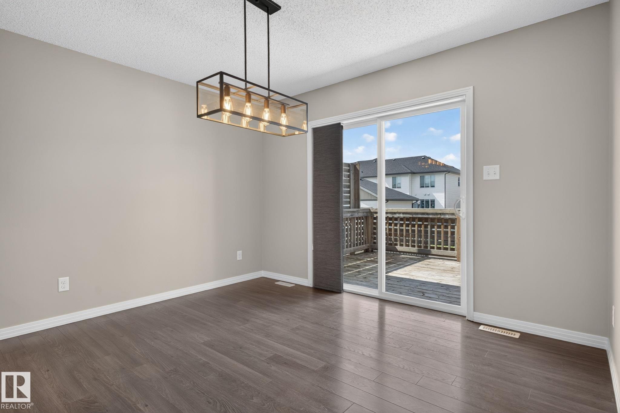 3536 Claxton Crescent Sw, Edmonton, AB - Indoor Photo Showing Other Room