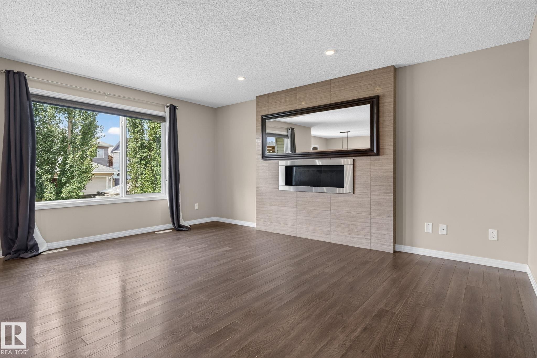 3536 Claxton Crescent Sw, Edmonton, AB - Indoor Photo Showing Living Room