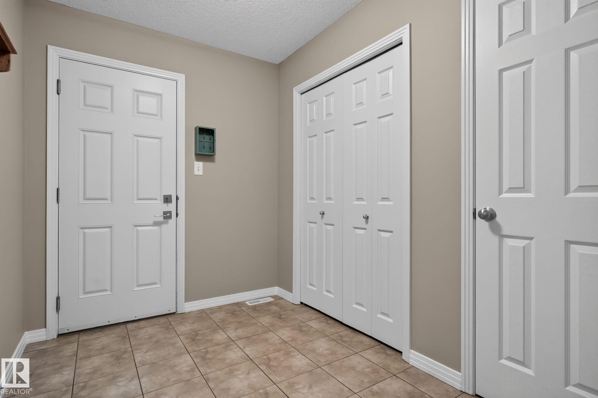 3536 Claxton Crescent Sw, Edmonton, AB - Indoor Photo Showing Other Room