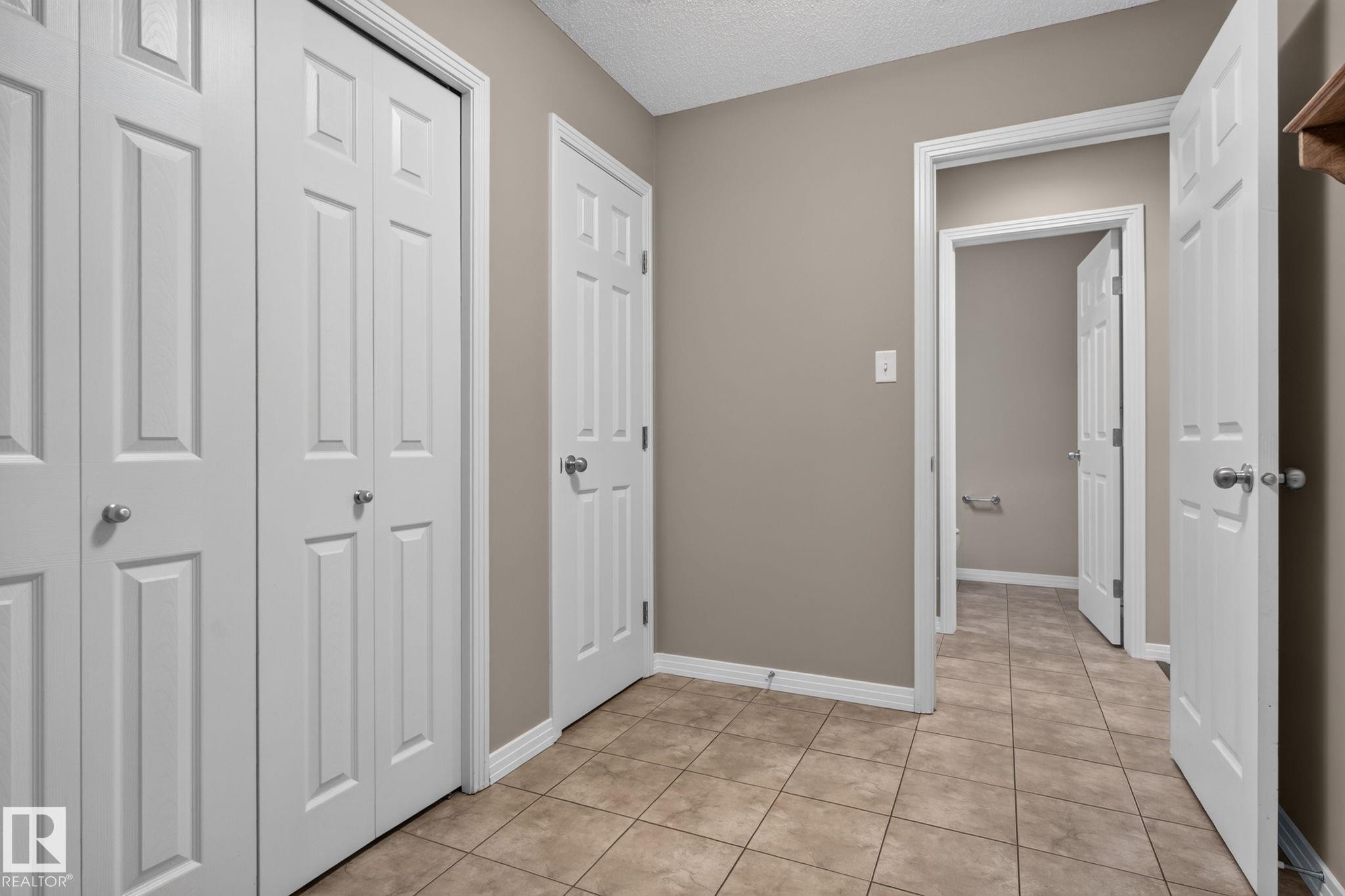 3536 Claxton Crescent Sw, Edmonton, AB - Indoor Photo Showing Other Room